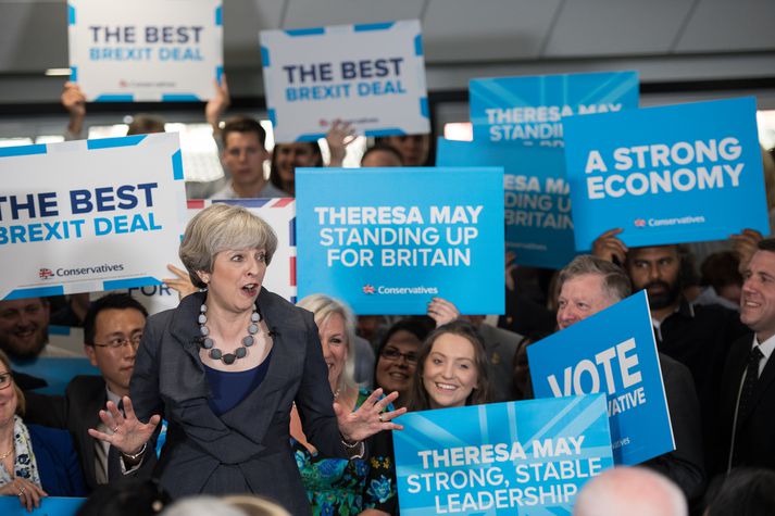 Theresa May á kosningafundi í Derby á dögunum.