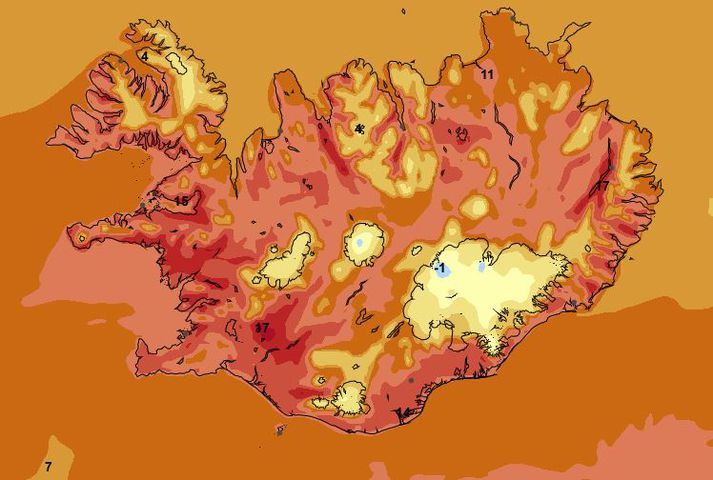 Í dag er von á að skýjað verði að mestu á landinu og dálítil væta á víð og dreif.