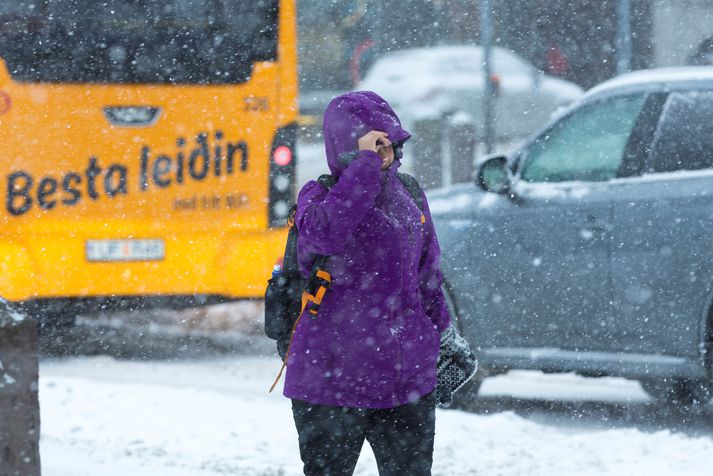 Nokkrar leiðir falla niður í dag.