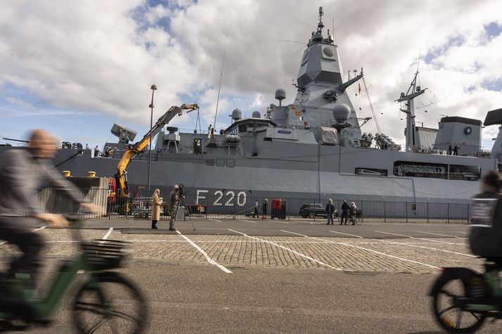 Þýsk freigáta er komin að bryggju í Kaupmannahöfn en hana á að nota til að vakta loftin yfir borginni á komandi dögum.