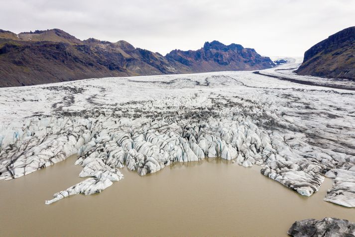 Hér sést Skaftafellsjökull sem er innan þjóðgarðsins.