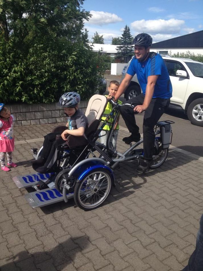 Draumahjólið kostar um 1,5 milljón en það er með sérstökum rampi að framan sem hægt er að setja hjólastól eða kerru.