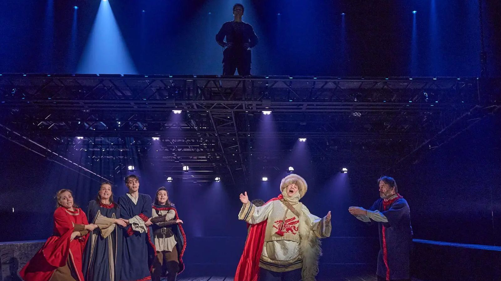 „Ósmekkleg“ meðferð á eldri leikurum og á­lagið keyrt upp