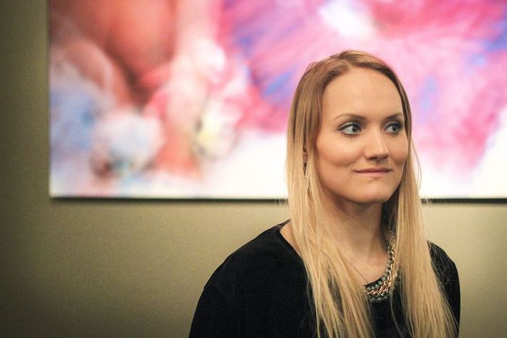 Unnur Elísabet Gunnarsdóttir við eitt verka sinna á sýningunni.