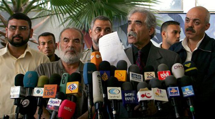 Leiðtogar Hamas og Fatah tilkynna um samkomulag fylkinganna.