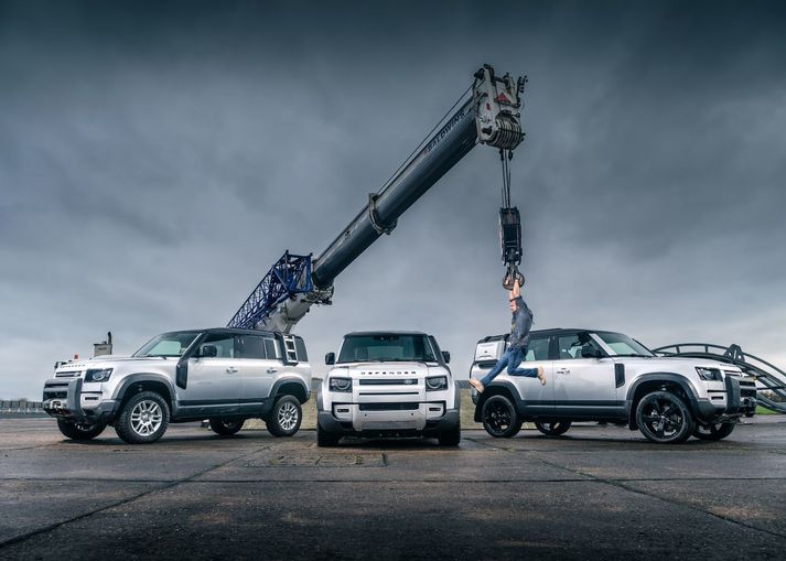 Land Rover Defender var valinn bíll ársins hjá Top Gear.