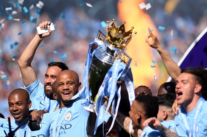 Vincent Kompany lyfti bikarnum í vor