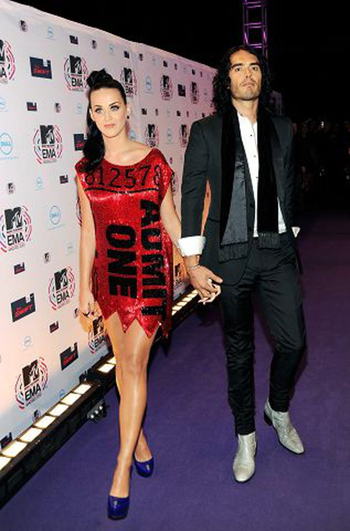 Herra og frú Katy Perry hyggst taka upp eftirnafn eiginmanns síns, gamanleikarans Russell Brand. 
Nordicphotos/getty