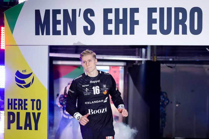 Viktor Gísli fyrir leik Íslands og Austurríkis í milliriðill á EM karla í handbolta í Köln fyrr á þessu ári.