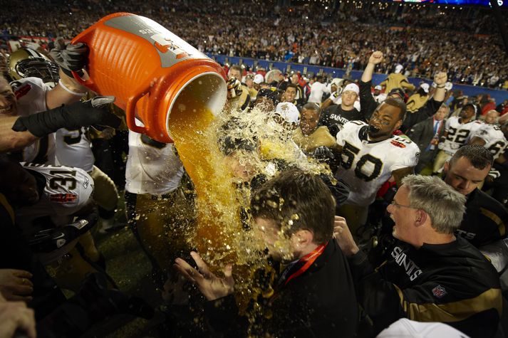Árið 2010 var Sean Payton baðaður í appelsínugulu Gatorade, hvað gerist í nótt?