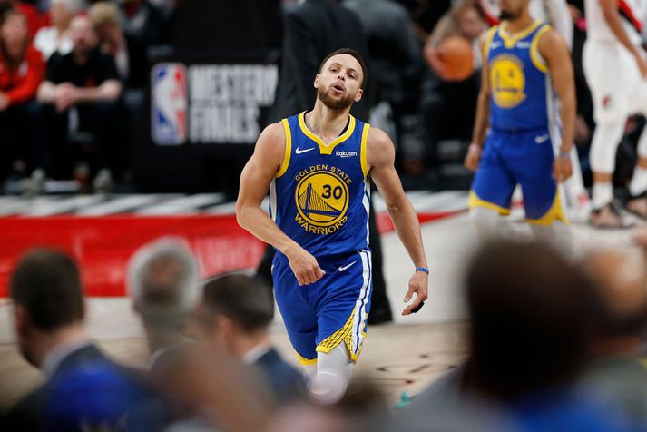 Steph Curry fór hamförum á móti Portland.