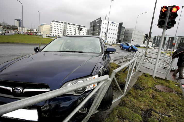 Lögregla og Neyðarlínan vísa nú til fyrirtækisins Aðstoðar og öryggis, eða árekstur.is, þegar minniháttar árekstrar verða. 