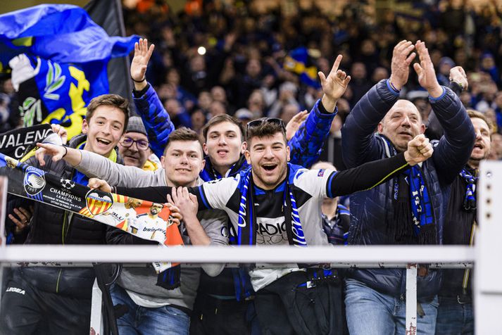 Stuðningsmenn Atalanta á leiknum á San Siro í gær.