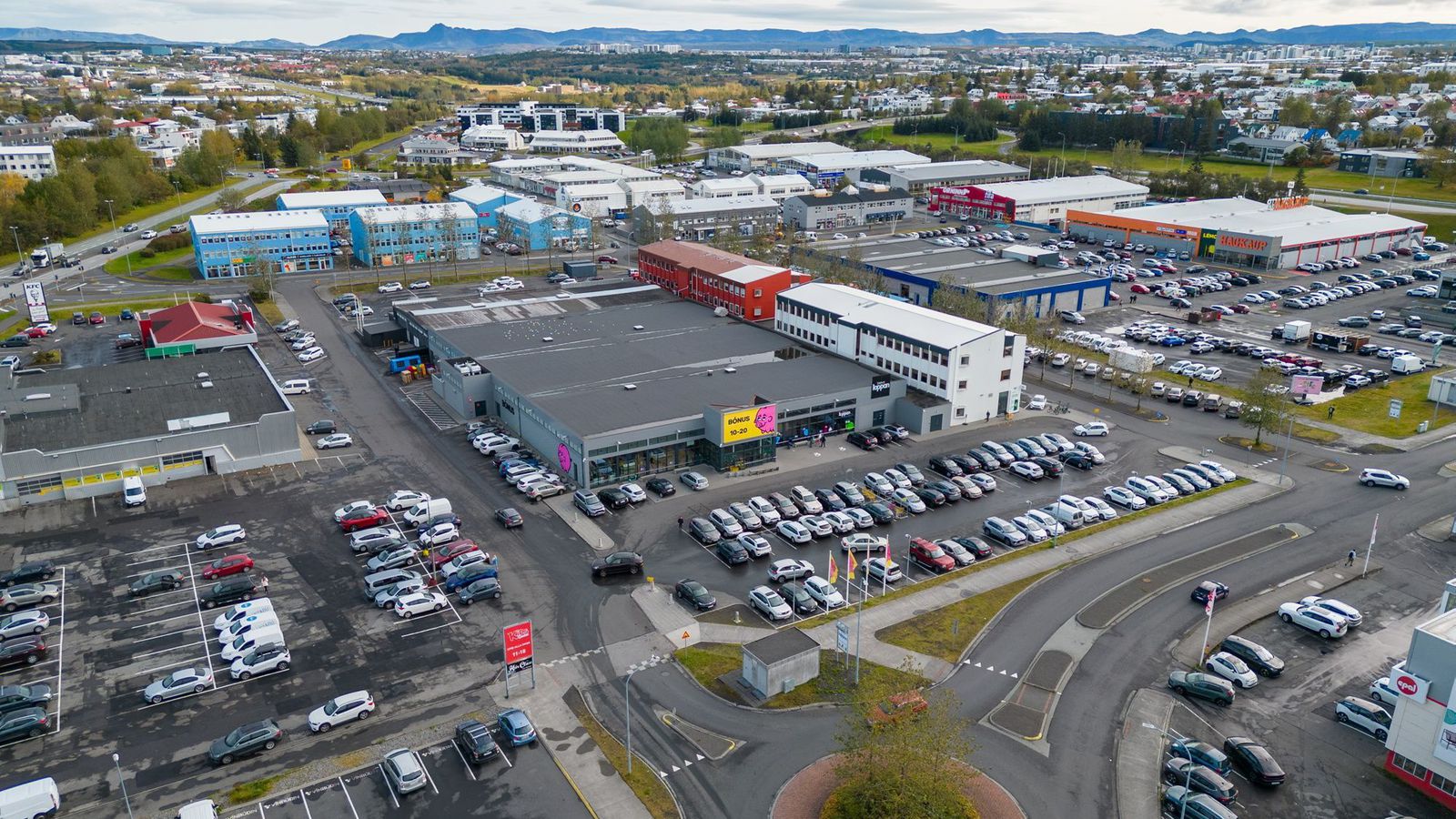 Fluttur á bráða­mót­töku eftir líkams­á­rás í Skeifunni