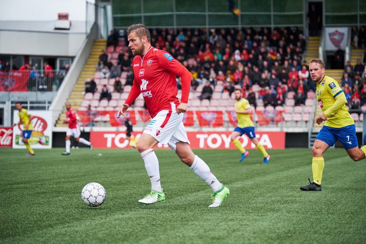 Guðjón Pétur er kominn í gult og skoraði gegn sínum gömlu félögum