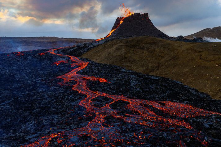 Eldgosið í Geldingadal virðist vera stöðugt að sögn náttúruvársérfræðings á Veðurstofu Íslands.