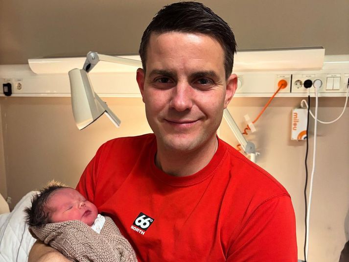 Rikki og Valdís eignuðust stúlku í gærmorgun.