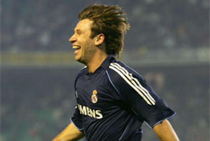 Antonio Cassano fagnaði fyrsta marki sínu fyrir Real Madrid innilega í gær
