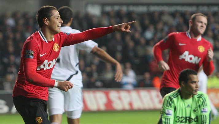 Chicharito fagnar marki sínu í dag.