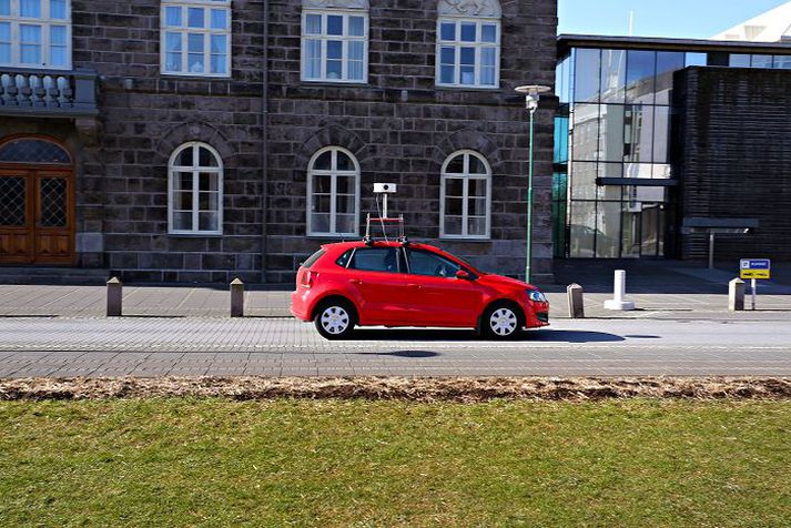 Notendum kortavefs Já gæti staðið til boða að skoða kortin eins og þeir standi á götunni, ef fram fer sem horfir. Myndavélabíllinn fer af stað í dag. 
