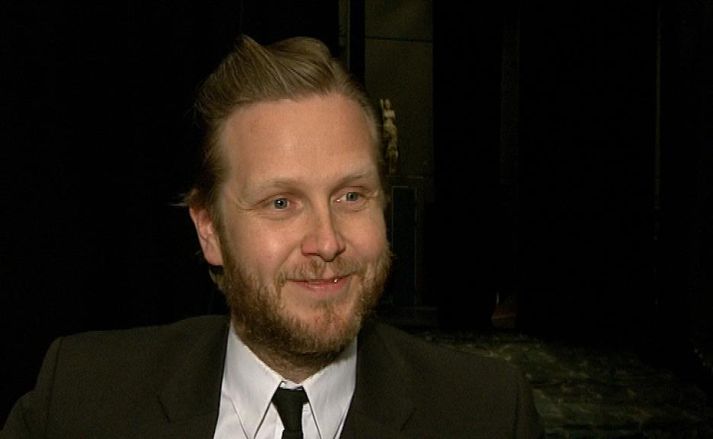 Hugmyndin að sýningunni fæddist þegar myndlistarmaðurinn Ragnar Kjartansson var sviðsmaður í Þjóðleikhúsinu.