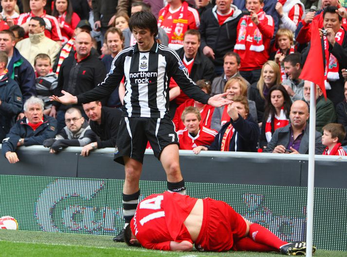 Barton nýbúinn að slátra Xabi Alonso.