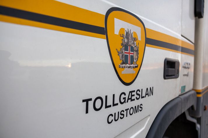 Sambýlisfólkið var stöðvað á Keflavíkurflugvelli með óleyfilegt magn lyfseðilsskyldra lyfja.