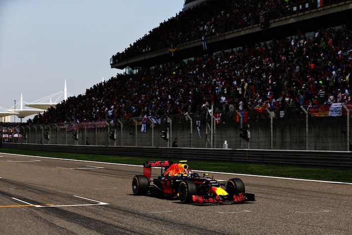 Daniil Kvyat stóð fastur á sínu gagnvart fjórfalda heimsmeistaranum Sebastian Vettel eftir keppnina.