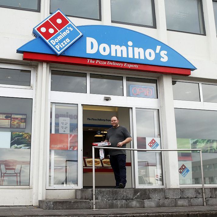 Landsbankinn hefur gengið frá sölu á Domino‘s veitingastaðakeðjunni í kjölfar fjárhagslegrar endurskipulagningar félagsins.