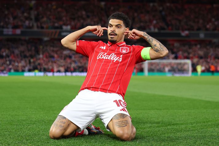 Morgan Gibbs-White fagnar sigurmarki sínu fyrir Nottingham Forest í kvöld.