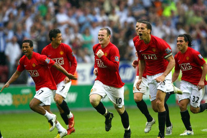 Leikmenn United fagna í leikslok.