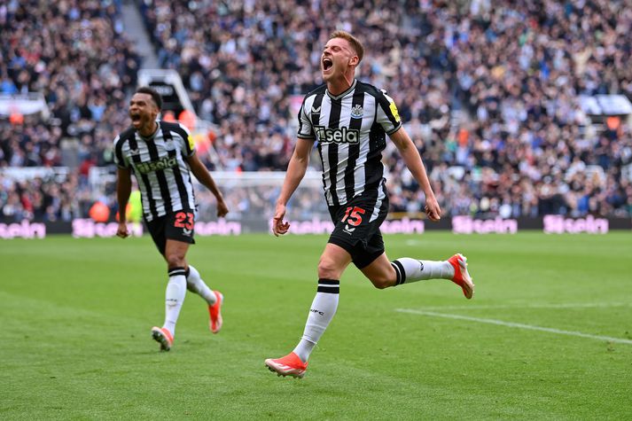 Harvey Barnes tryggði Newcastle United sigurinn með tveimur mörkum undir lokin.