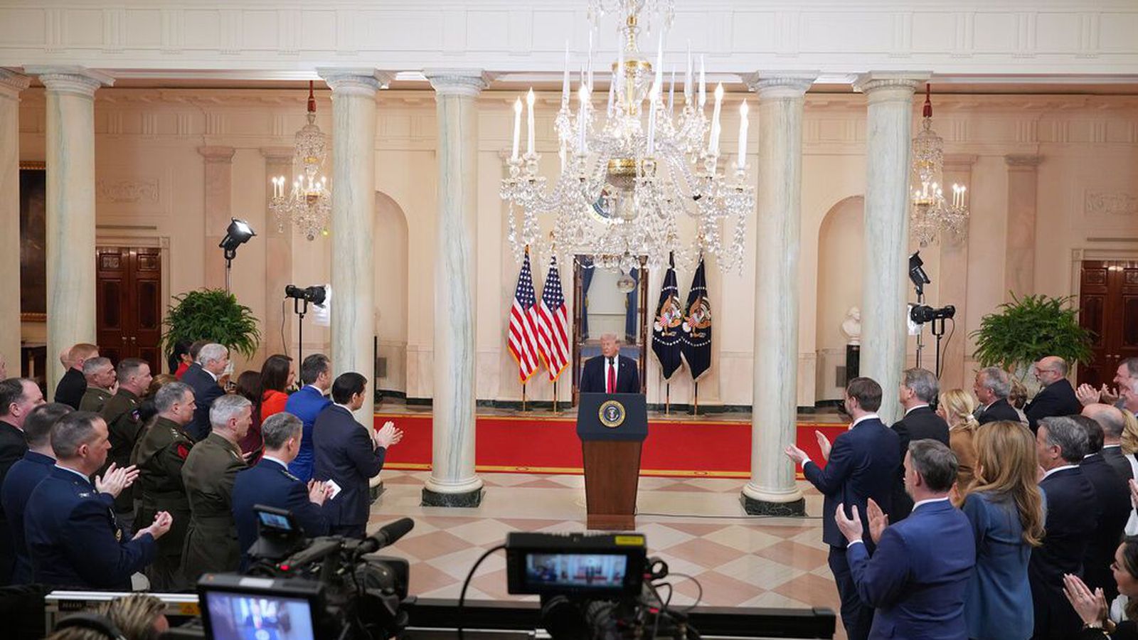 Ekki þeir einu sem leita flug­mannsins