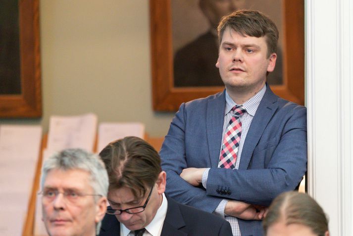 Í bréfi sem Andrés Ingi Jónsson sendi forseta loftslagsráðstefnu SÞ og umhverfisráðherra vill hann að fólk og félagasamtök fái frekar aðgang að ráðstefnunni en forstjórar mengandi stórfyrirtækja.