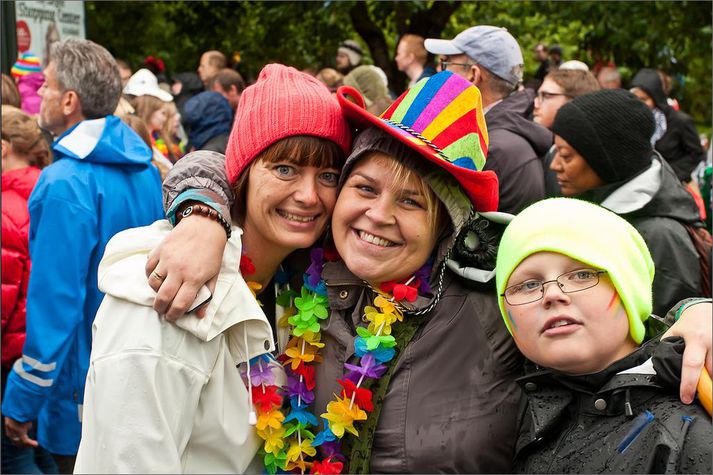 Guðbjörg og Lilja á Gay Pride árið 2012. Hjólum þeirra var stolið og er það verulegt tjón sem meta má á umg 200 þúsund krónur.