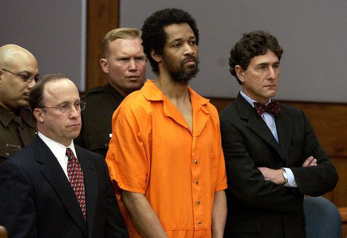 John Allen Muhammad stóð svipbrigðalaus þegar dómari las úrskurð sinn um dauðadóm í mars árið 2004. Nordicphotos/AFP