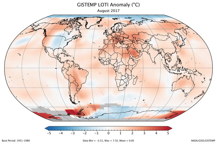 Kortið sýnir frávik ágúst 2017 frá meðaltalshita tímabilsins 1951-1980.