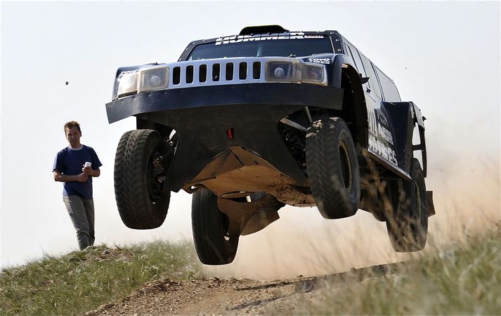 Robby Gordon flaug um sérleiðina í Dakar í dag og náði besta tíma.