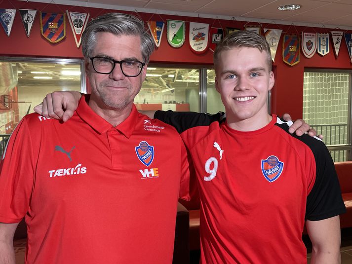 Feðgarnir Rúnar Sigtryggsson og Andri Már Rúnarsson eru spenntir fyrir komandi vetri í Olís-deild karla í handbolta.