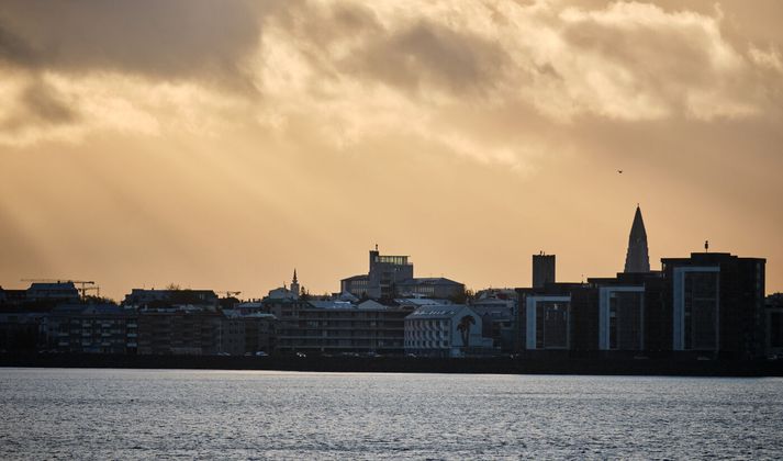 Hiti á ladninu verður á bilinu sex til fjórtán stig.