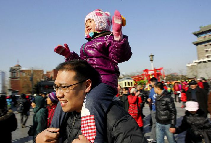 Nýárinu fagnað Ár drekans hófst í vikunni samkvæmt kínversku tímatali. Myndin er frá fagnaðarlátum í Peking síðasta miðvikudag.Nordicphotos/AFP