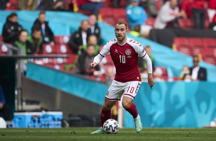 Christian Eriksen í leiknum gegn Finnlandi á EM þar sem hann hneig niður.