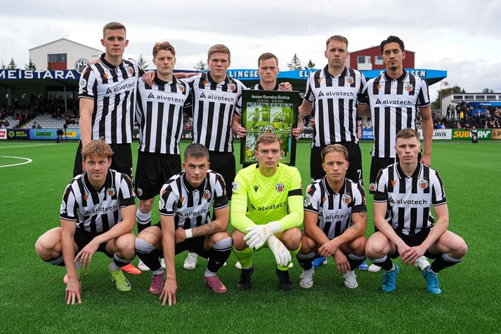 Leikmennirnir voru með myndir af Jesse meðferðis.