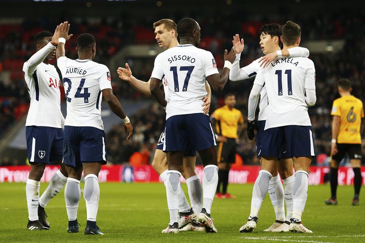 Leikmenn Tottenham fagna í kvöld.