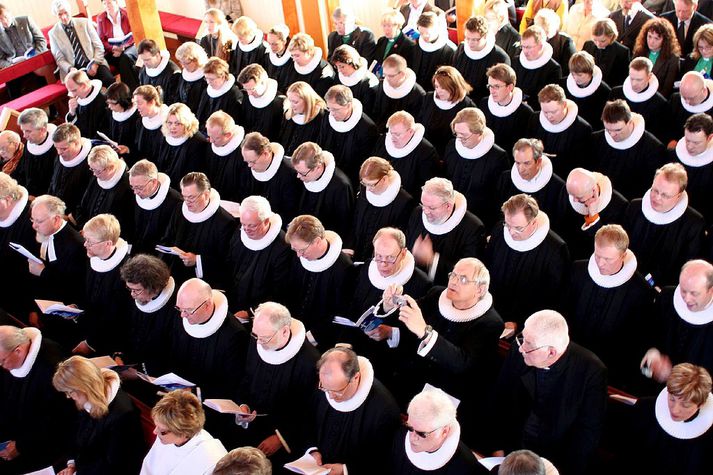 Konur eru nú einungis þriðjungur þjónandi presta.