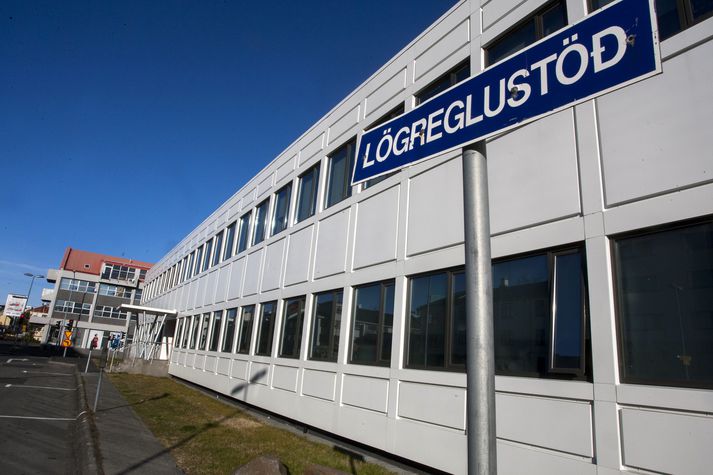 Lögreglan nýtur mikilla vinsælda á Twitter og Facebook.