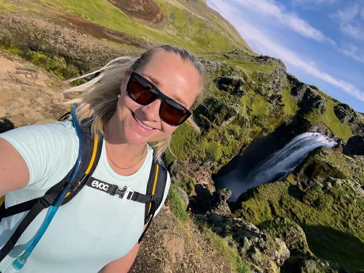 Lilja segir sögu sína samofna bæði persónulegri reynslu og stærri gagnrýni á heilbrigðiskerfið.