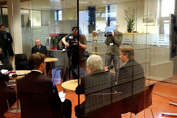 Íbúðalánasjóður. Allra augu beindust að Guðmundi Bjarnasyni, framkvæmdastjóra Íbúðalánasjóðs, og ráðgjöfum hans á blaðamannafundi sem haldinn var í liðinni viku.