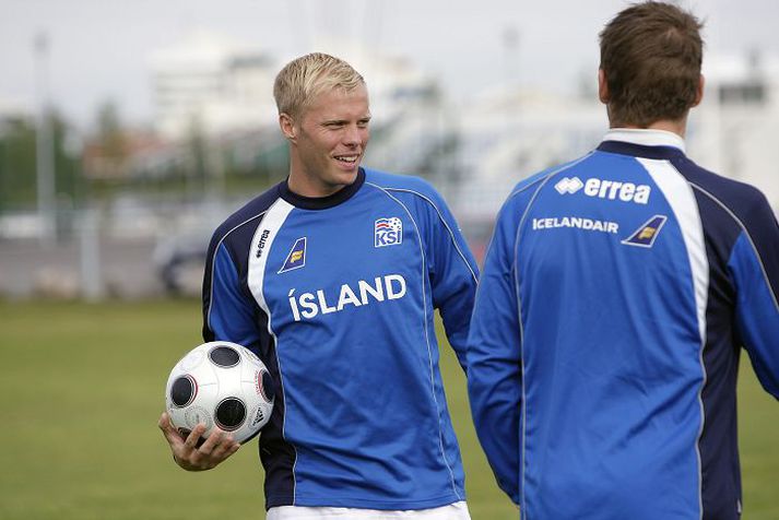 Eiður Smári Guðjohnsen finnur sig vel hjá AEK og vill að landsliðið sýni stolt gegn Noregi.