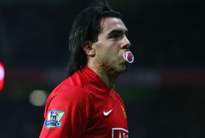Carlos Tevez bauð upp á snuddufagn eftir að Ronaldo lagði mark hans upp með laglegum hætti